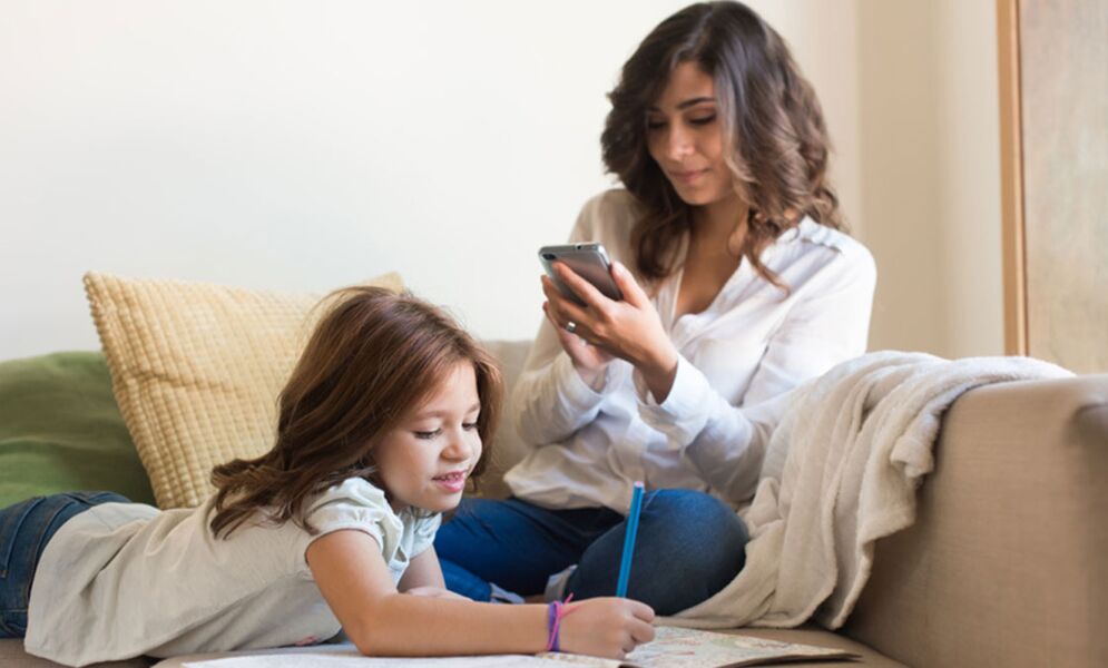 Le rôle du smartphone dans la relation parent-enfant - LetsFamily