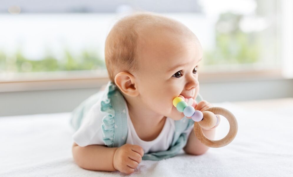 Bébé fait ses dents : tout ce que vous devez savoir ! - Maman Radieuse