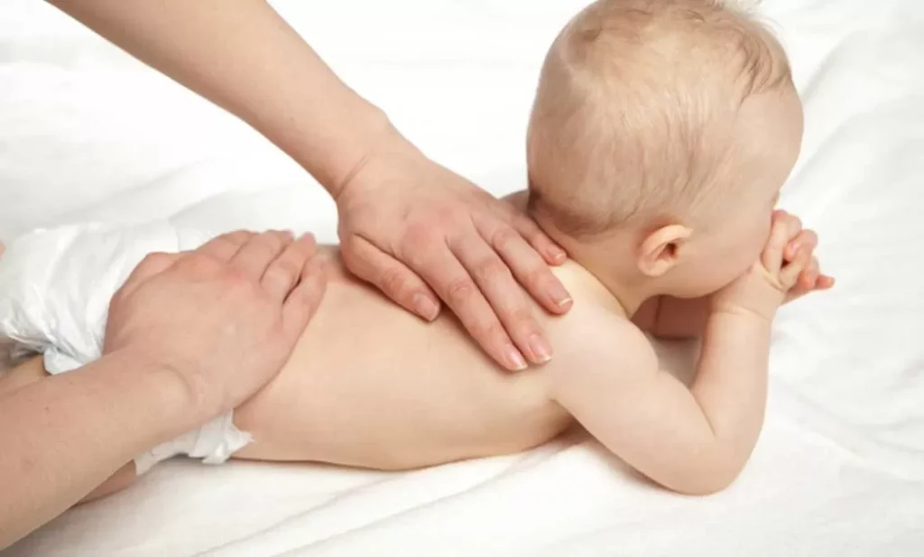 Tipps für deine Babymassage © Kristin Gründler - AdobeStock.com