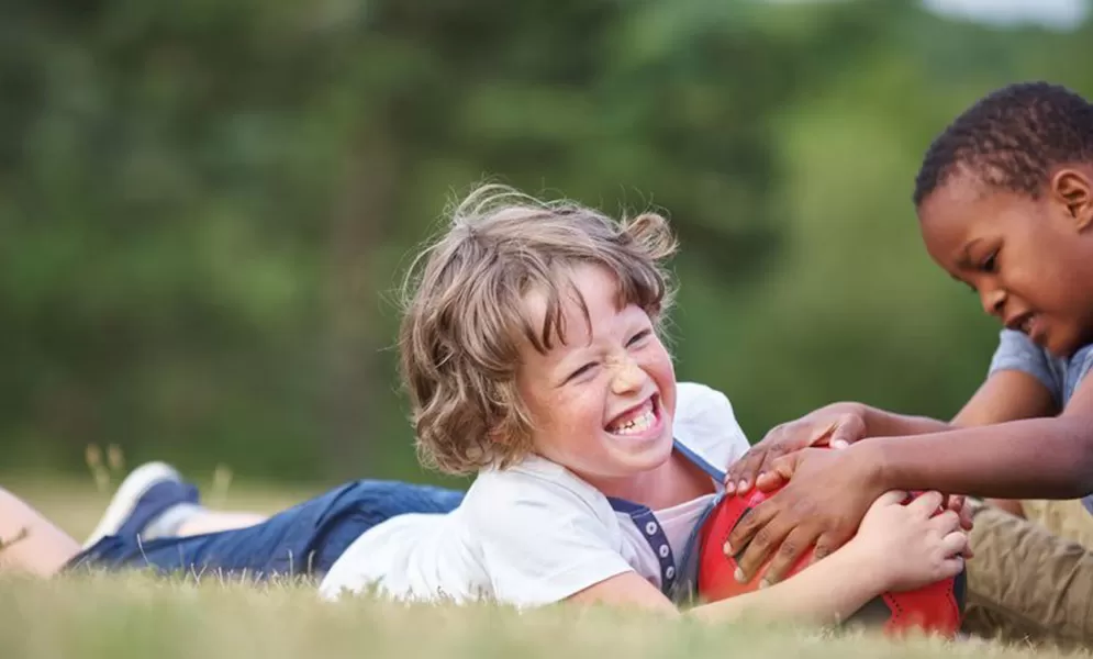 Was tun wenn Kinder streiten © Robert Kneschke - AdobeStock.com