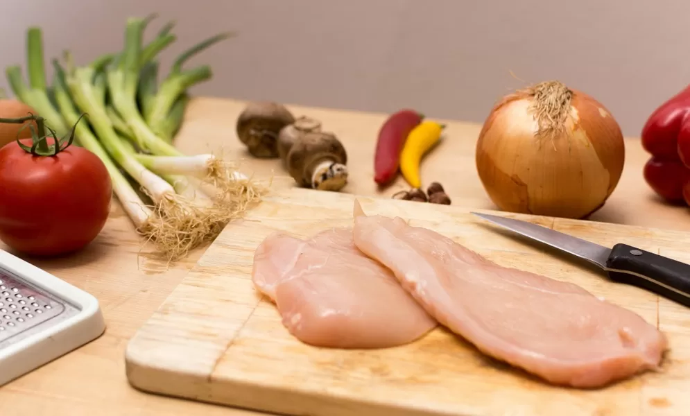 Richtige Zubereitung von Poulet-Fleisch © schillermedia / AdobeStock.com