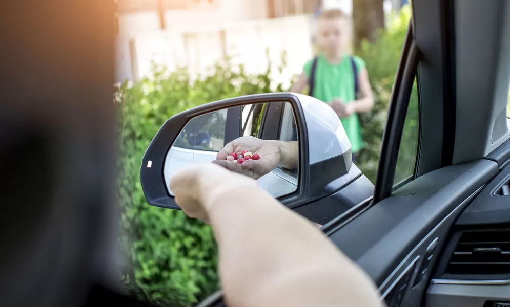 Erziehung: Ich gehe nicht mit Fremden mit © epixproductions - AdobeStock.com