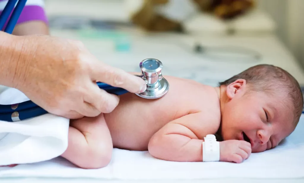 Babys zweite Untersuchung © Halfpoint - AdobeStock.com