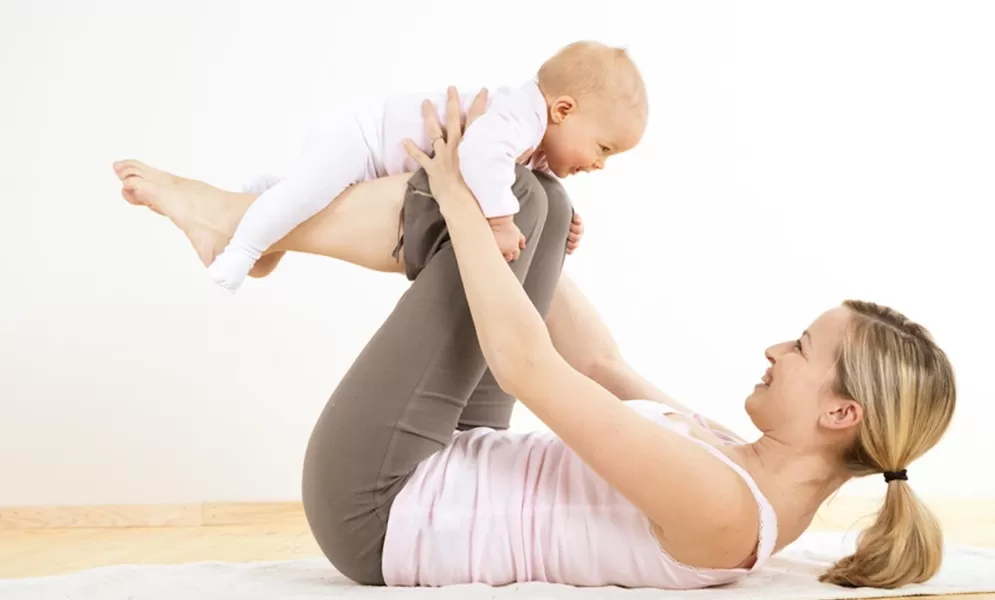 Rückbildung: Fitness mit dem Baby © epixproductions - AdobeStock.com