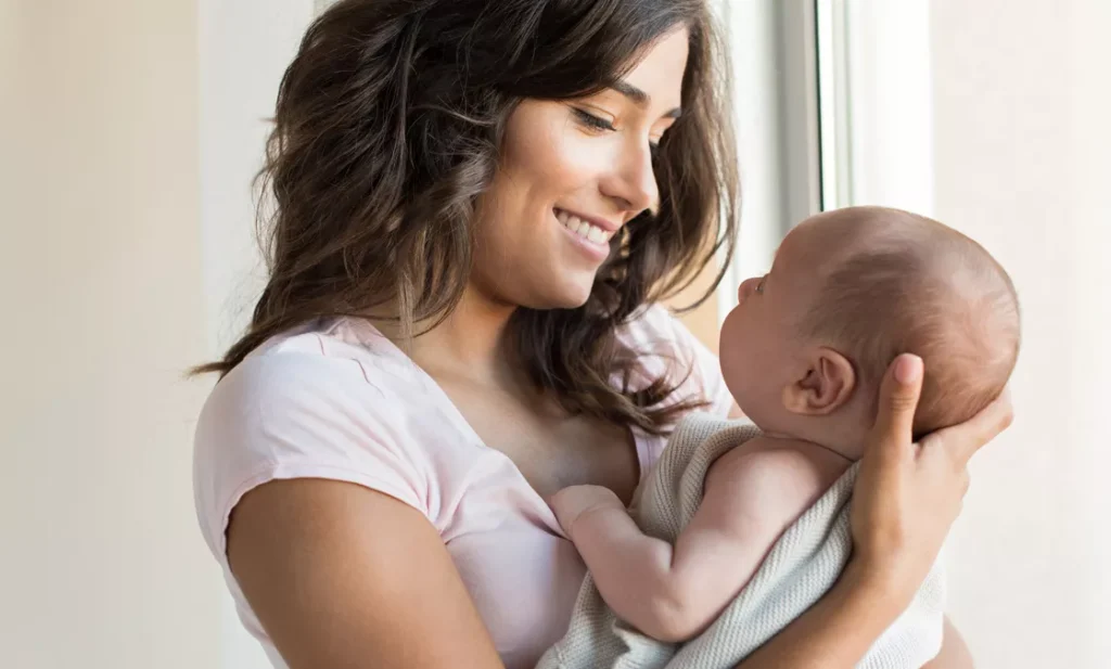 Le hoquet chez le bébé : pourquoi les bébés hoquetent-ils déjà ? © Trendsetter Images - AdobeStock.com