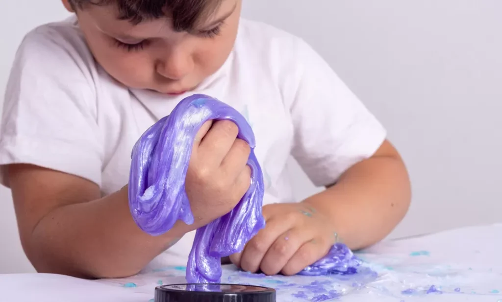 Spass mit Slime: Rezept zum Selbermachen © yuliiapedchenko - AdobeStock.com
