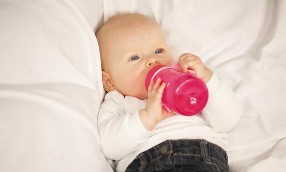 Nuggi und Schoppen sterilisieren © foto ARts - AdobeStock.com