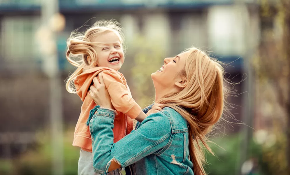 Entwicklung der Kinder: Liebevolle Erziehung © grki - AdobeStock.com