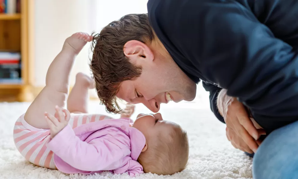 Spielen fördert dein Baby © Irina Schmidt / AdobeStock.com
