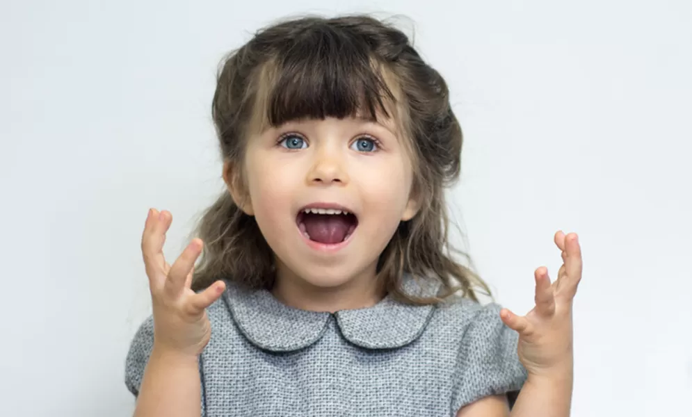 Entwicklung der Sprache bei Kindern © yuliiapedchenko - AdobeStock.com