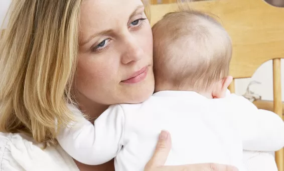 Wochenbett: Zuhause mit Baby nach der Geburt © Monkey Business - AdobeStock.com